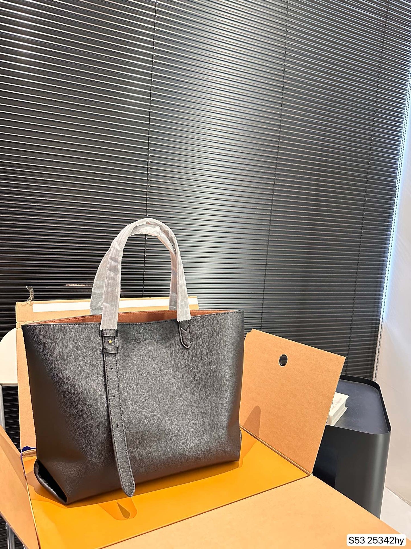 Louis new arrival lock hobo tote bag size；47 * 31 cm