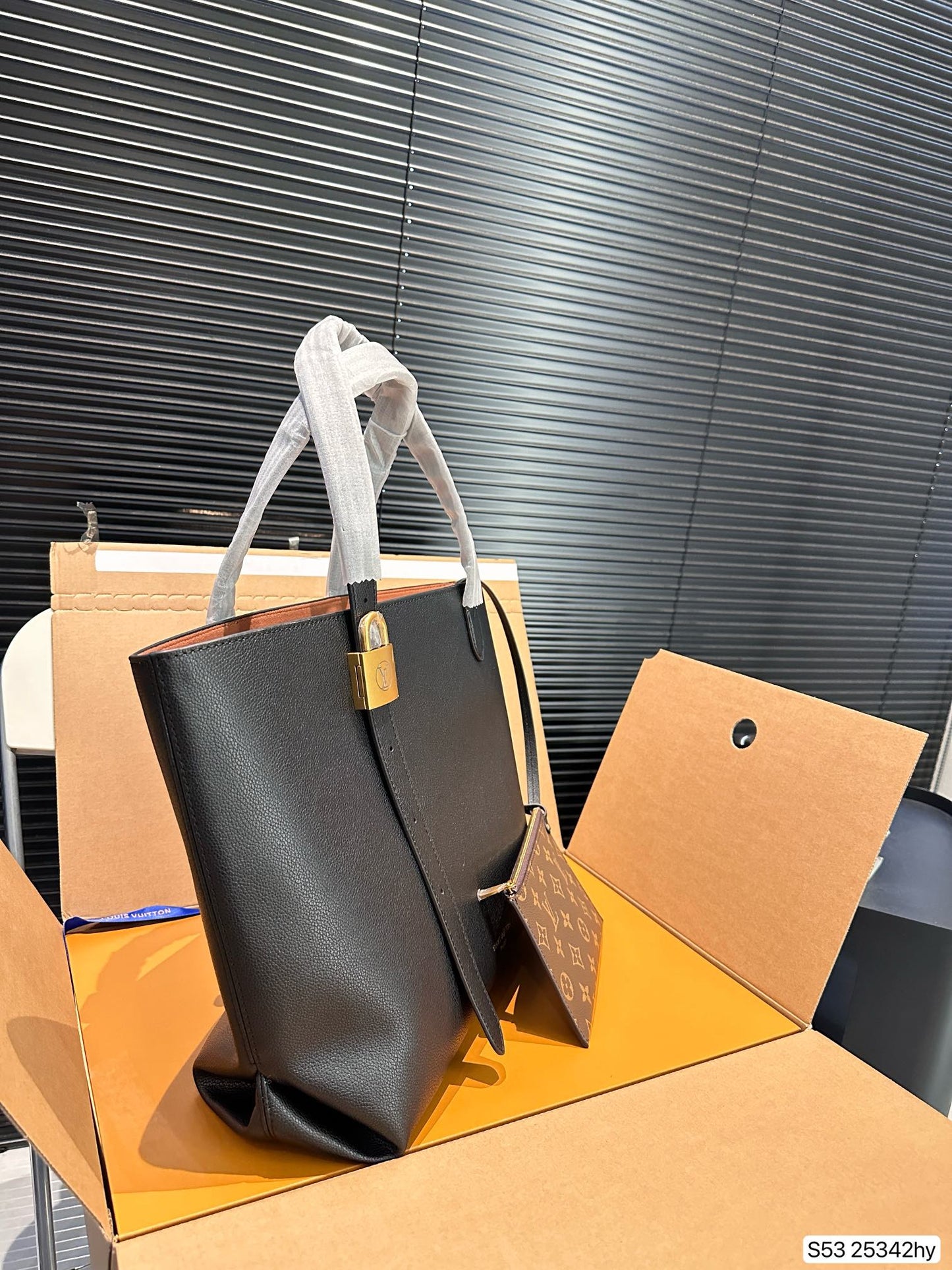 Louis new arrival lock hobo tote bag size；47 * 31 cm